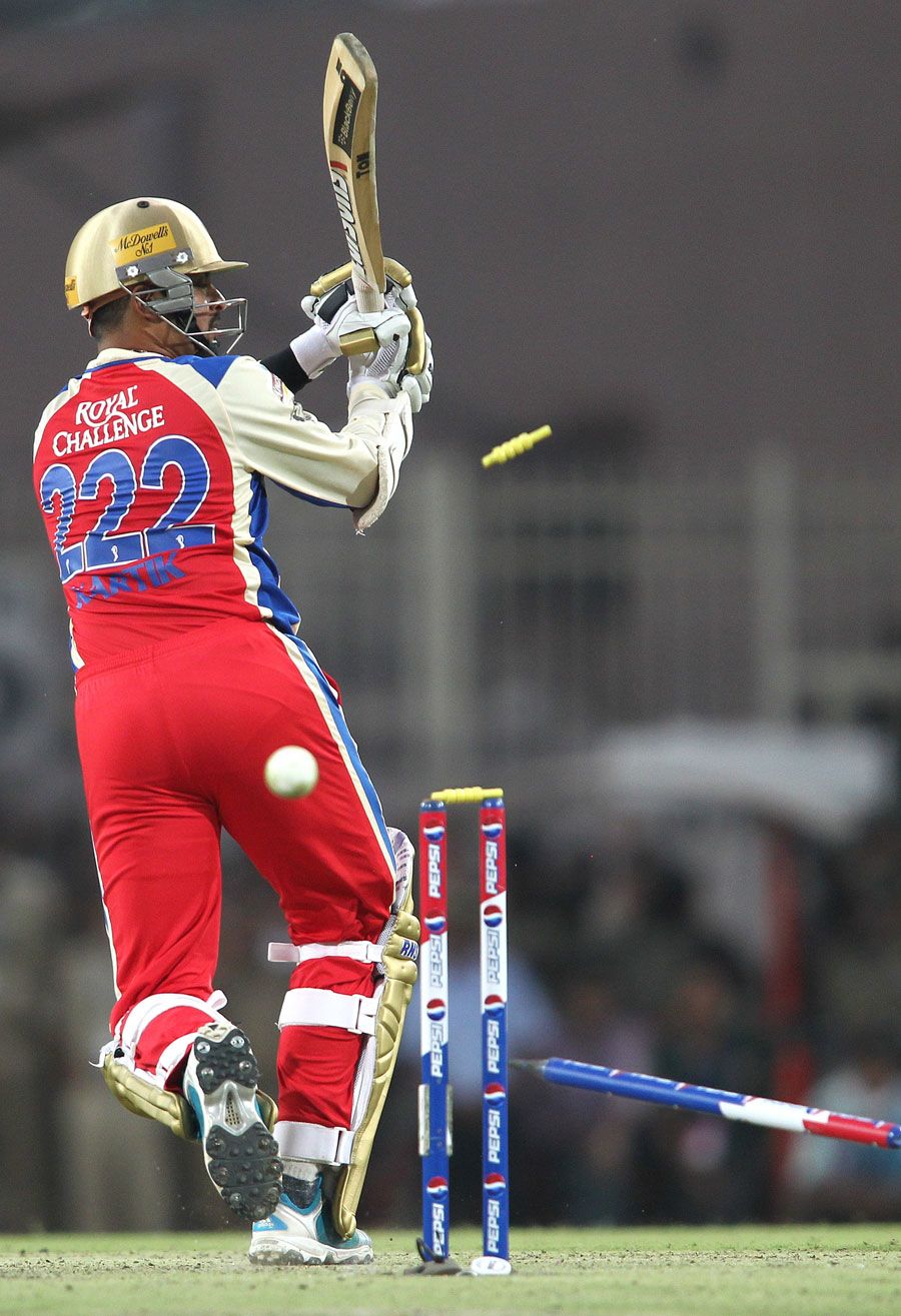 Murali Kartik loses his off stump