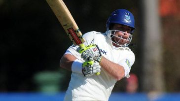 Yardy's grit keeps Surrey at bay