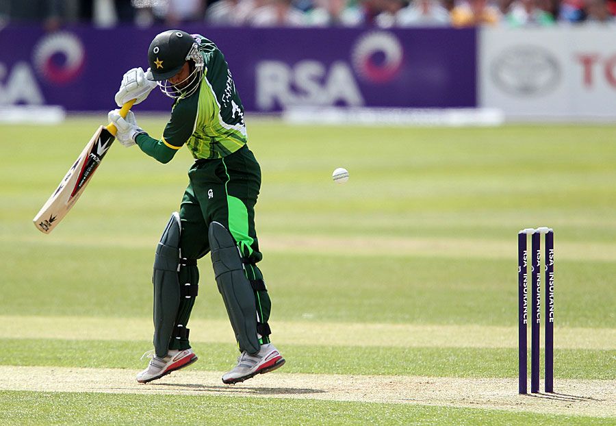 Imran Farhat edges it to Kevin O'Brien at second slip