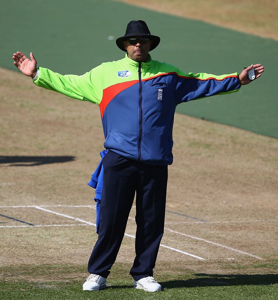 Ismail Dawood signals a wide