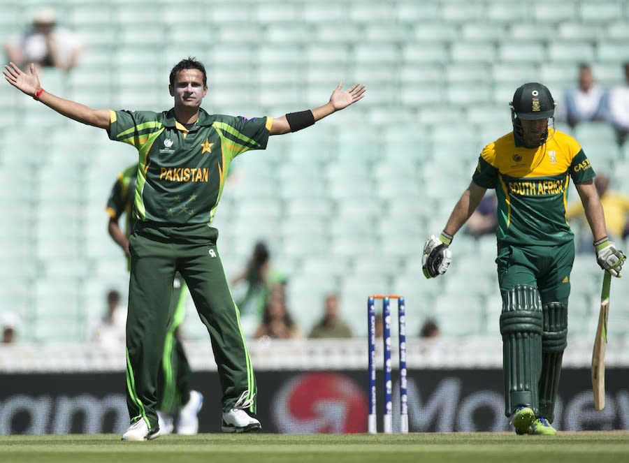 Asad Ali took the big wicket of AB de Villiers