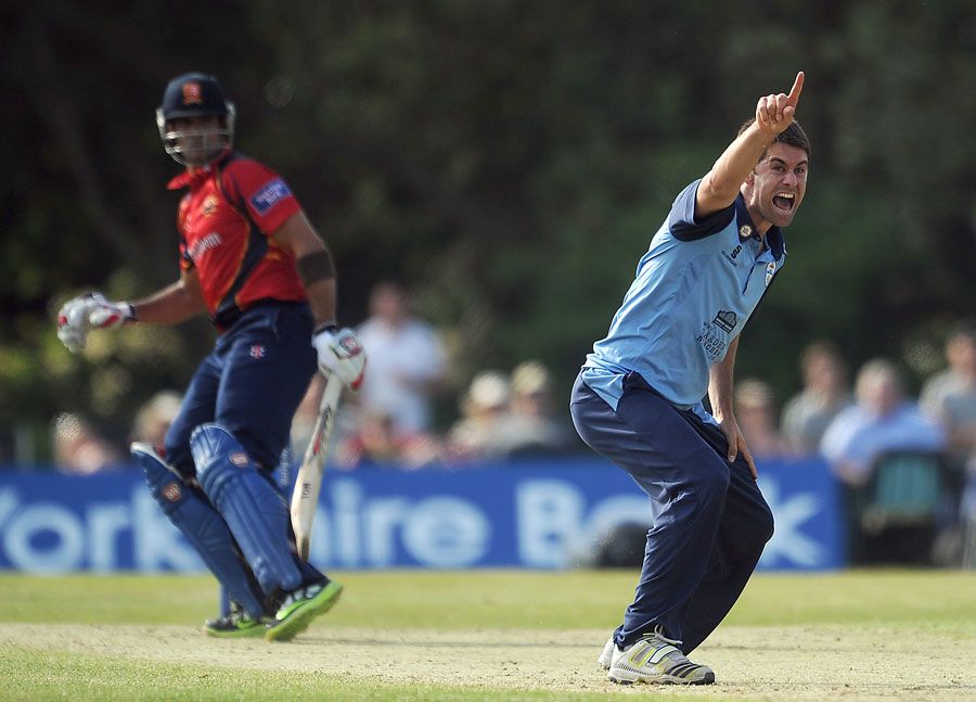Tim Groenewald appeals to have Owais Shah lbw for 24