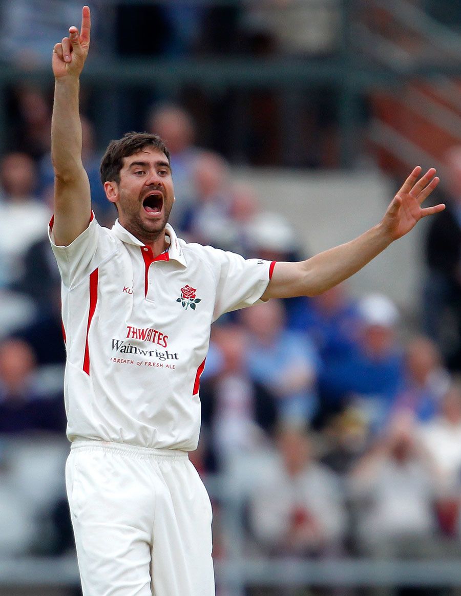 Kyle Hogg took a career-best 7 for 27