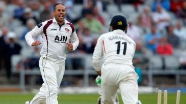 Hall's five puts Division One in sight