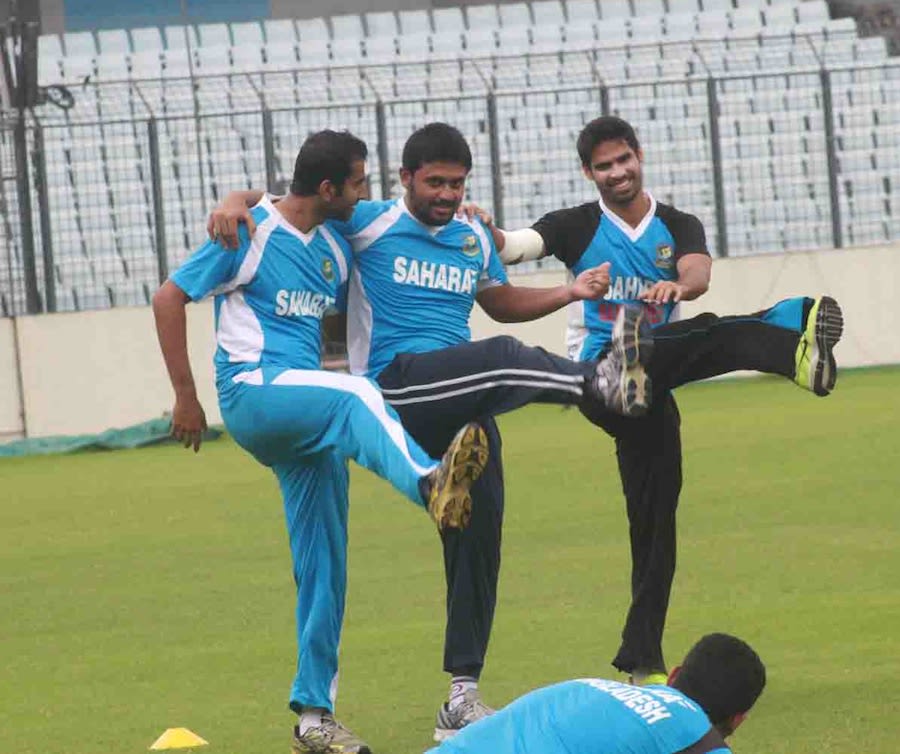 Mosharraf Hossain, Shahriar Nafees and Farhad Reza during training