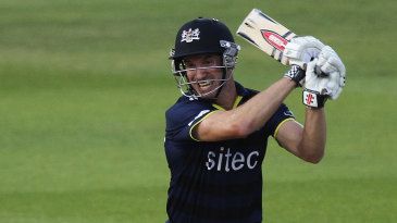 Gloucestershire hold nerve to stay on course