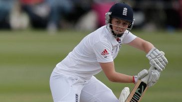 Knight battles to keep England afloat