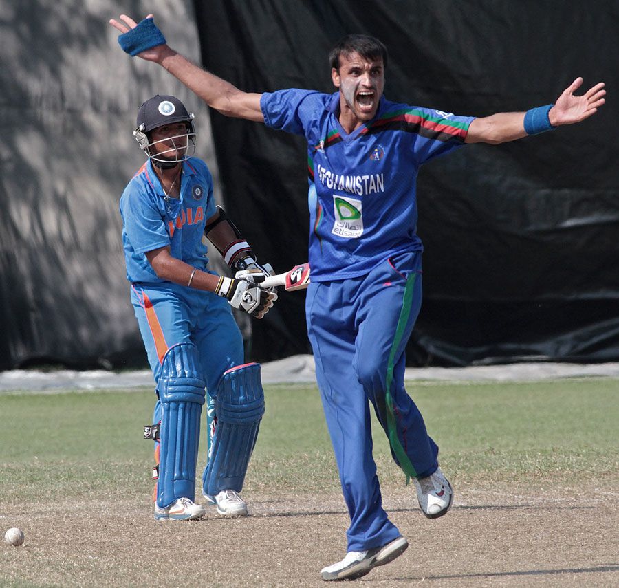 Izatullah Dawlatzai appeals for the wicket of Sandeep Sharma
