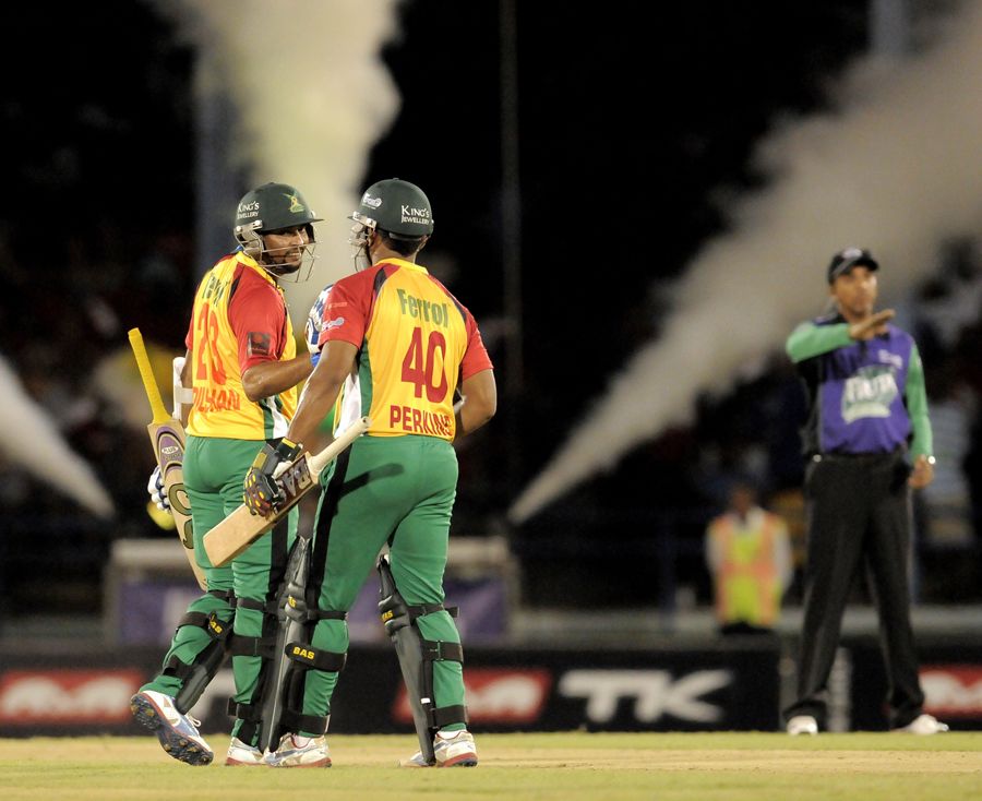 The umpire signals a Tillakaratne Dilshan boundary