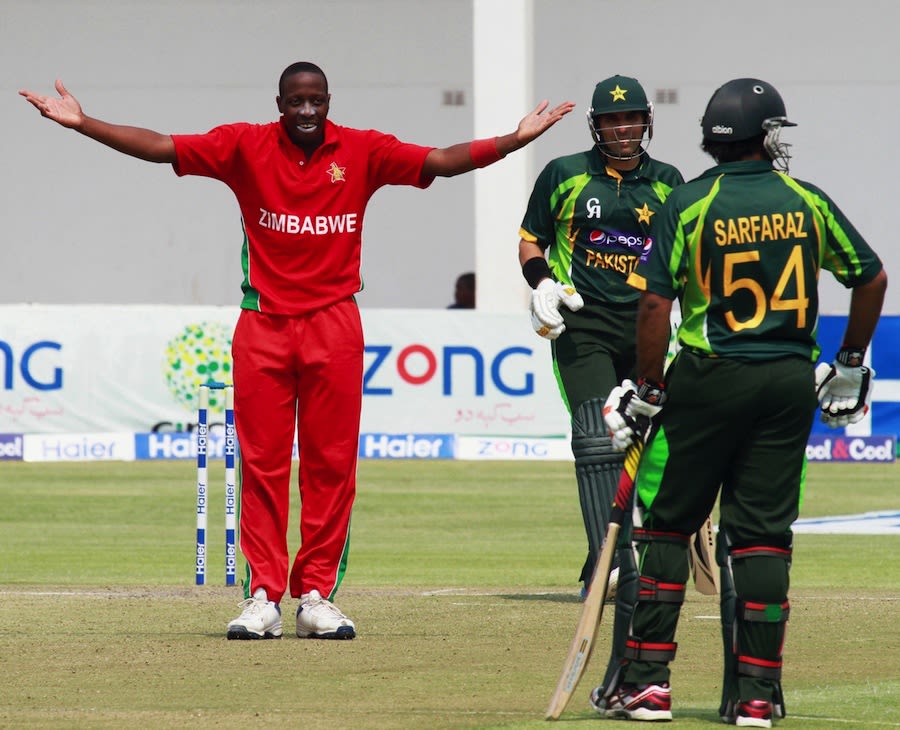Shingi Masakadza appeals after Sarfraz Ahmed changed his course while running