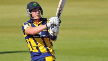 Wright puts Glamorgan well ahead