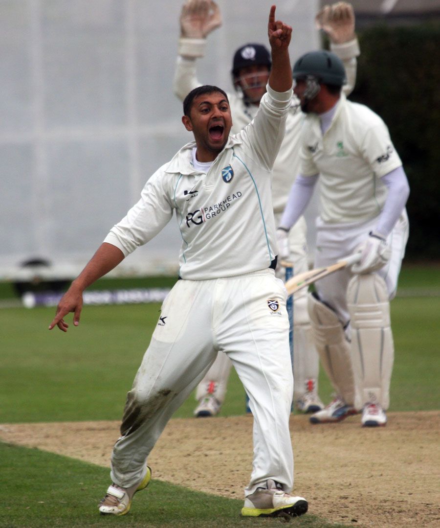 Moneeb Iqbal appeals for a wicket