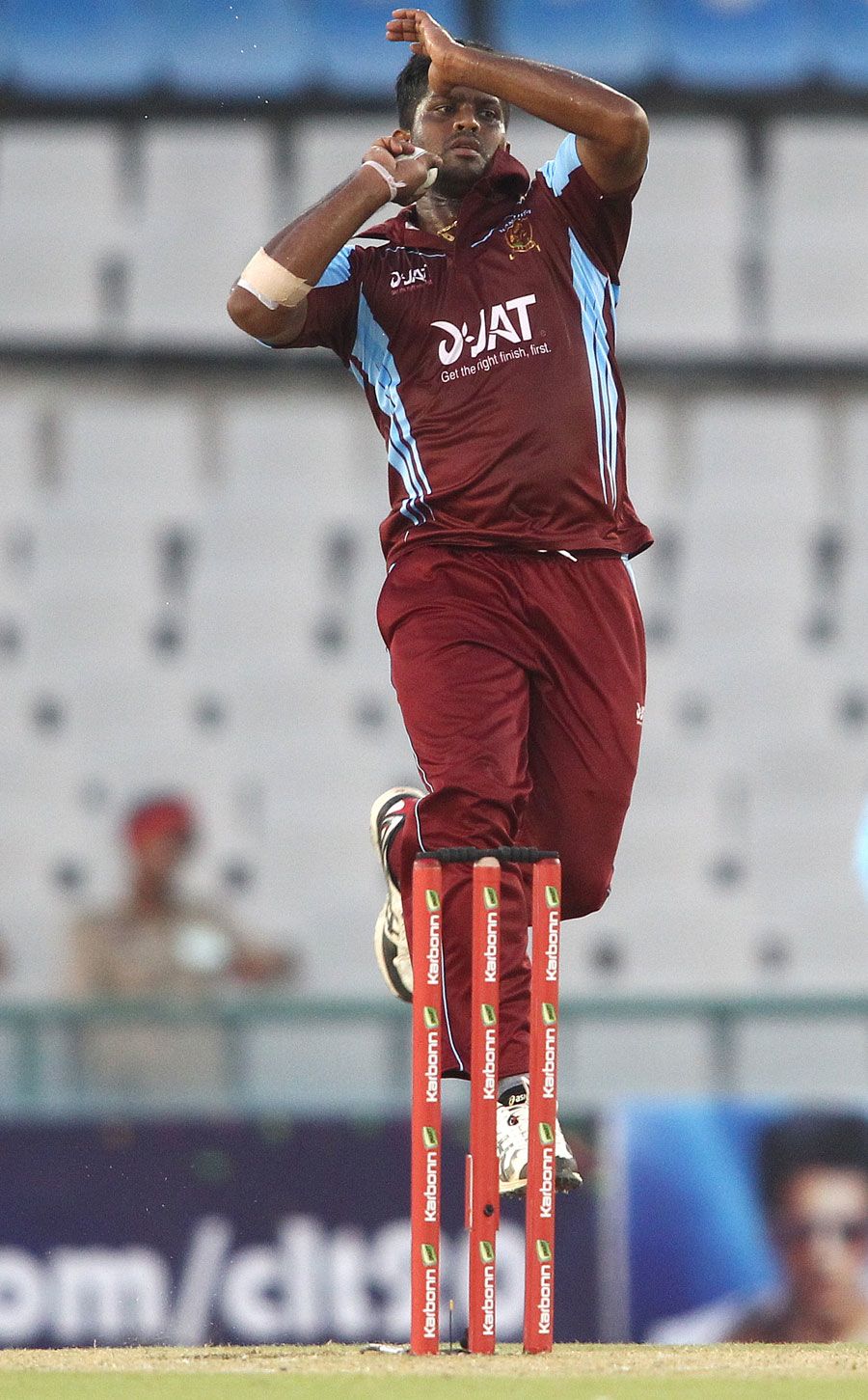 Dilhara Lokuhettige in his delivery stride