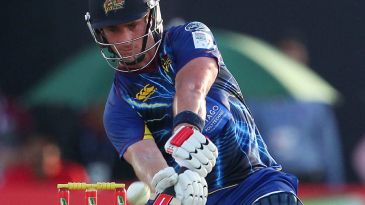 Auckland sneak one-wicket win on last ball