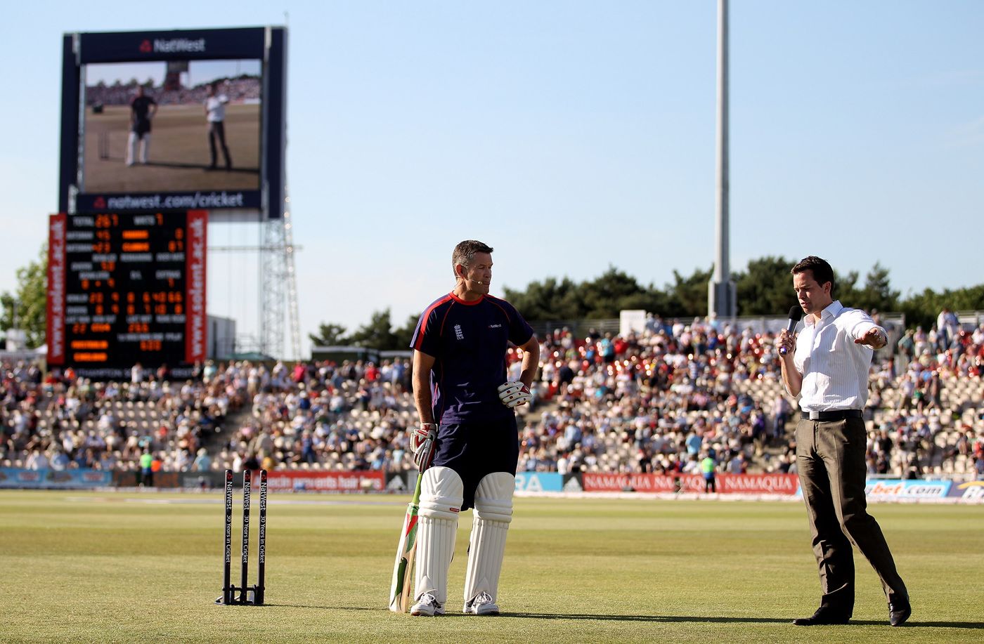 Graeme Hick conducts a masterclass for the TV audience