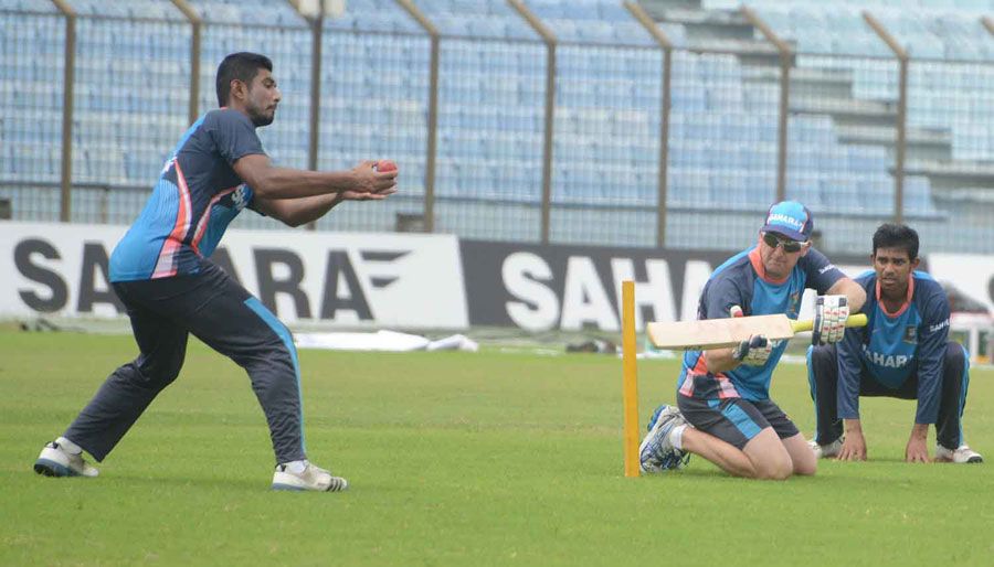 Corey Richards puts Mahmudullah through slips practice