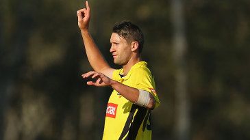Tye clips Tasmania with five-for