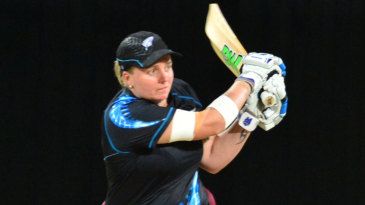 Bowlers star in New Zealand win