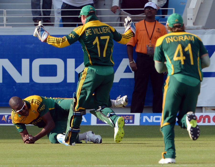 Lonwabo Tsotsobe took a good catch to dismiss Nasir Jamshed