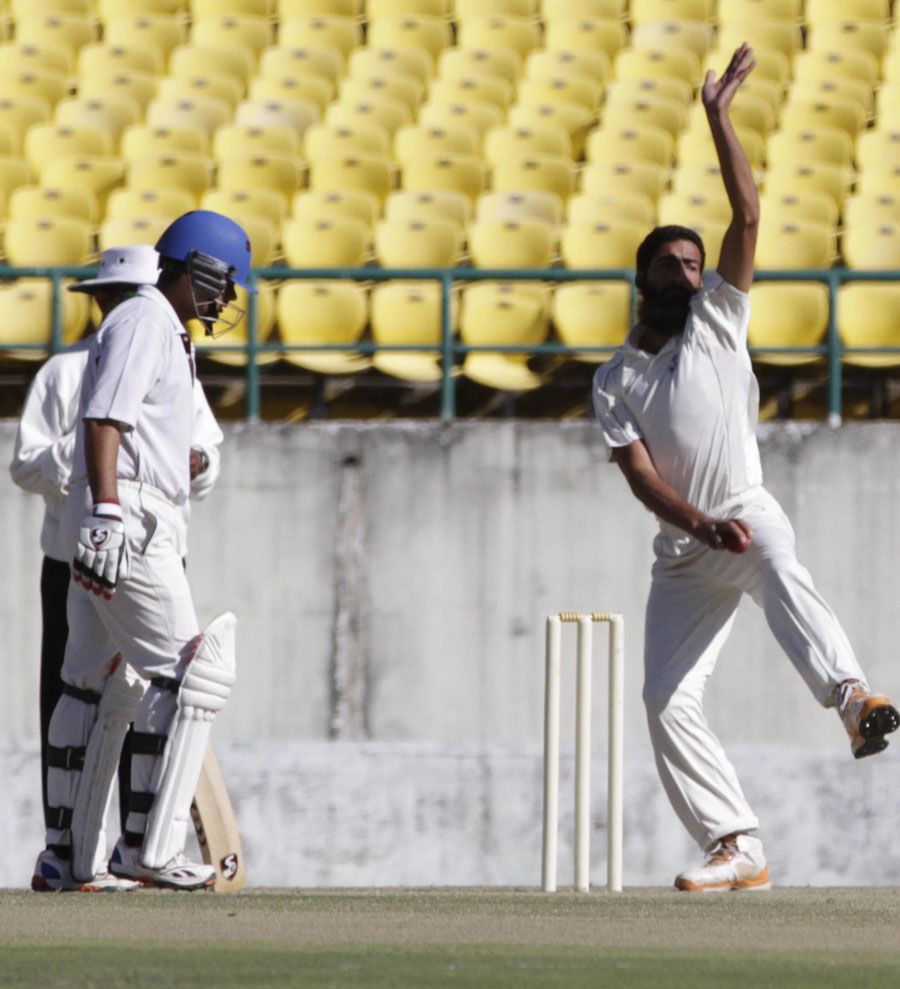 Mohammed Mudhasir bowling in Dharamsala