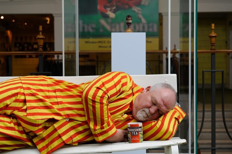 Mike Gatting guards Ashes urn in all-night Lord's vigil