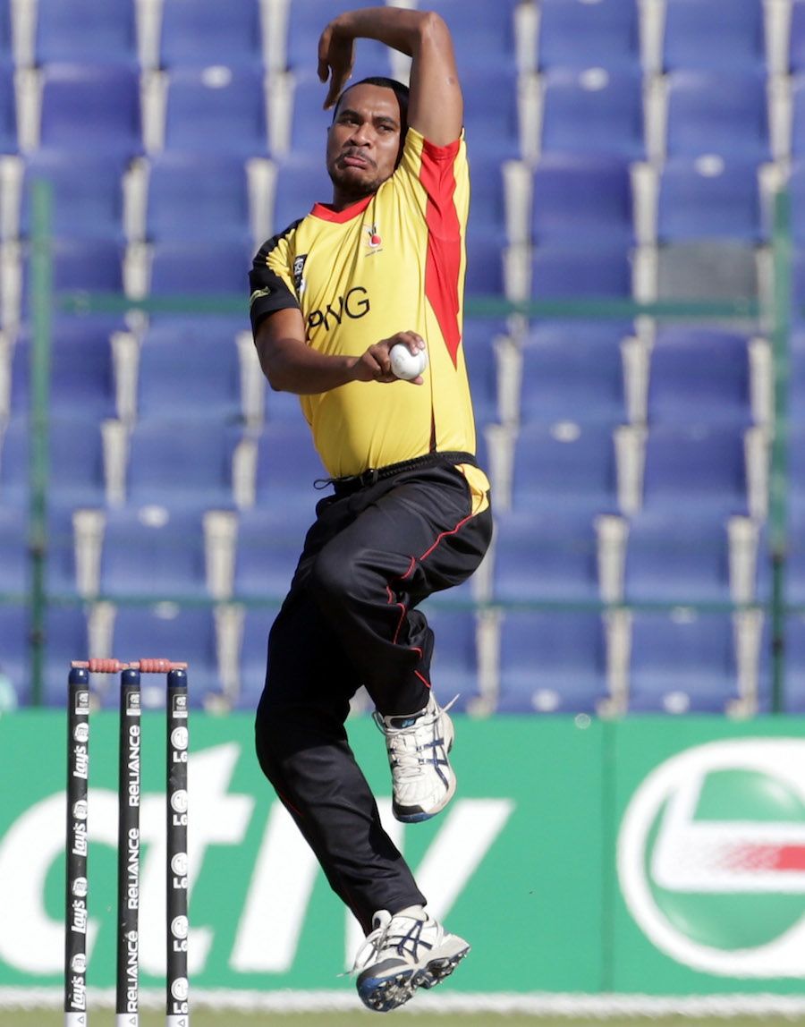 Willie Gavera picked up three early wickets