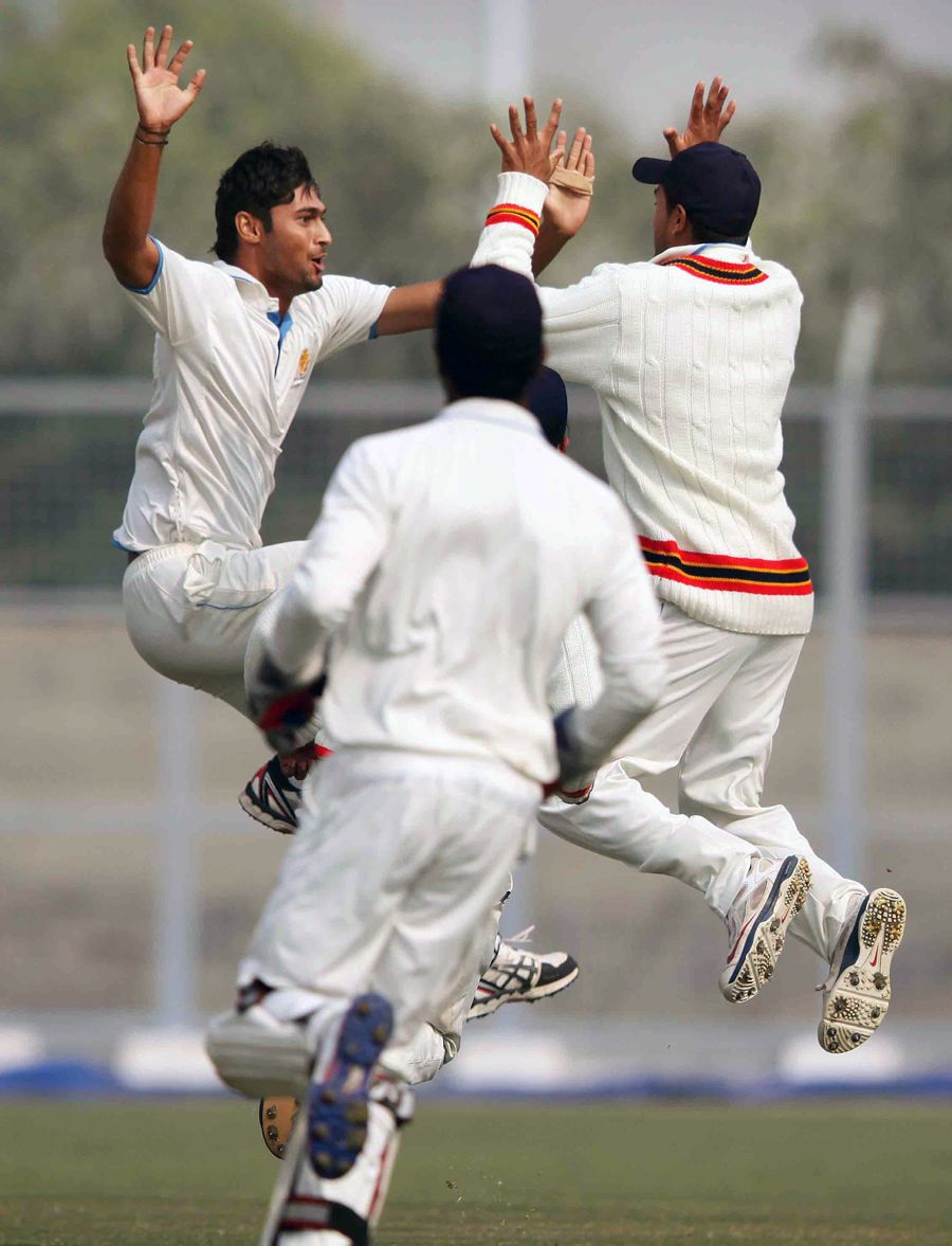 Ronit More's five helped Karnataka run through Haryana