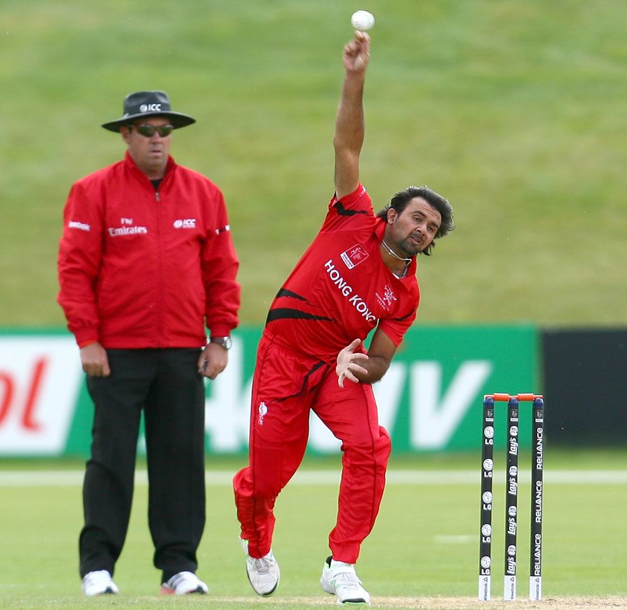 Haseeb Amjad demonstrates his bowling action