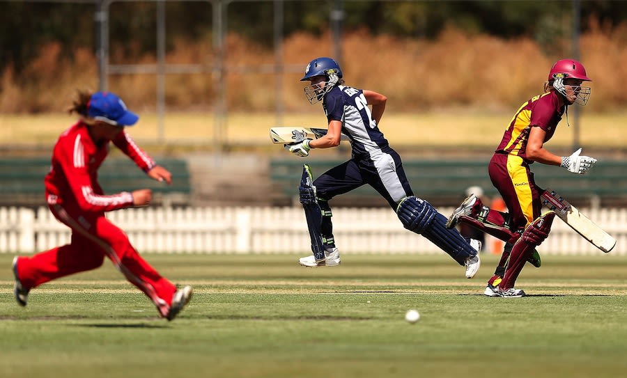 Sarah Elliott and Jess Jonassen complete a run during their 57-run stand