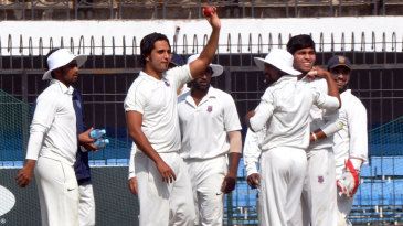 Delhi ease to third win, Karnataka eye big lead