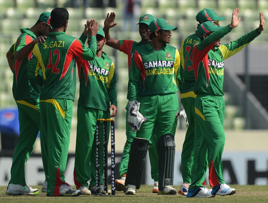 Bangladesh celebrate the fall of Dinesh Chandimal