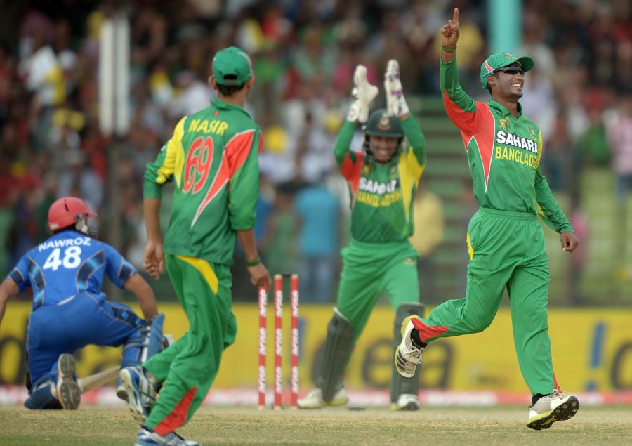 Naeem Islam celebrates after Nawroz Mangal is run-out