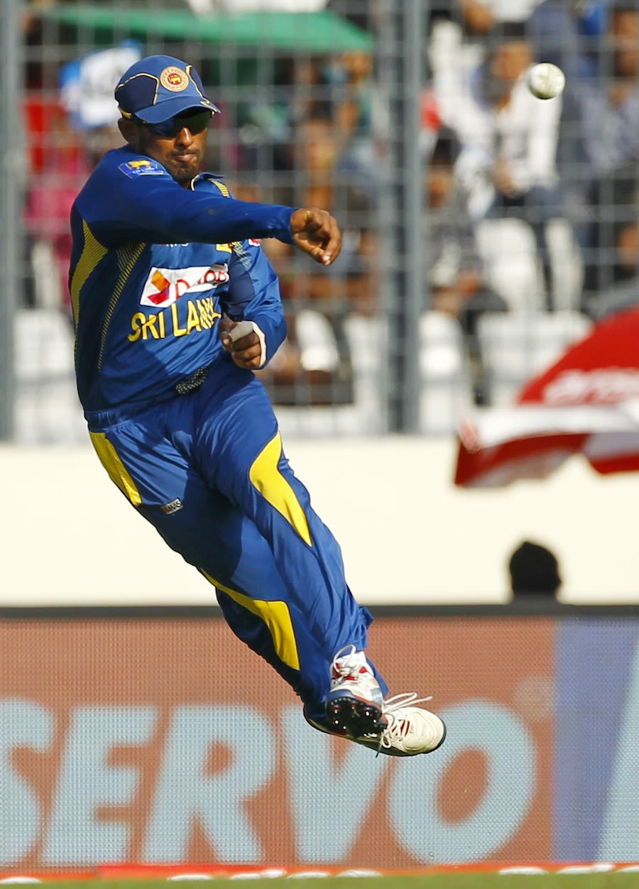 Chaturanga de Silva powers a throw