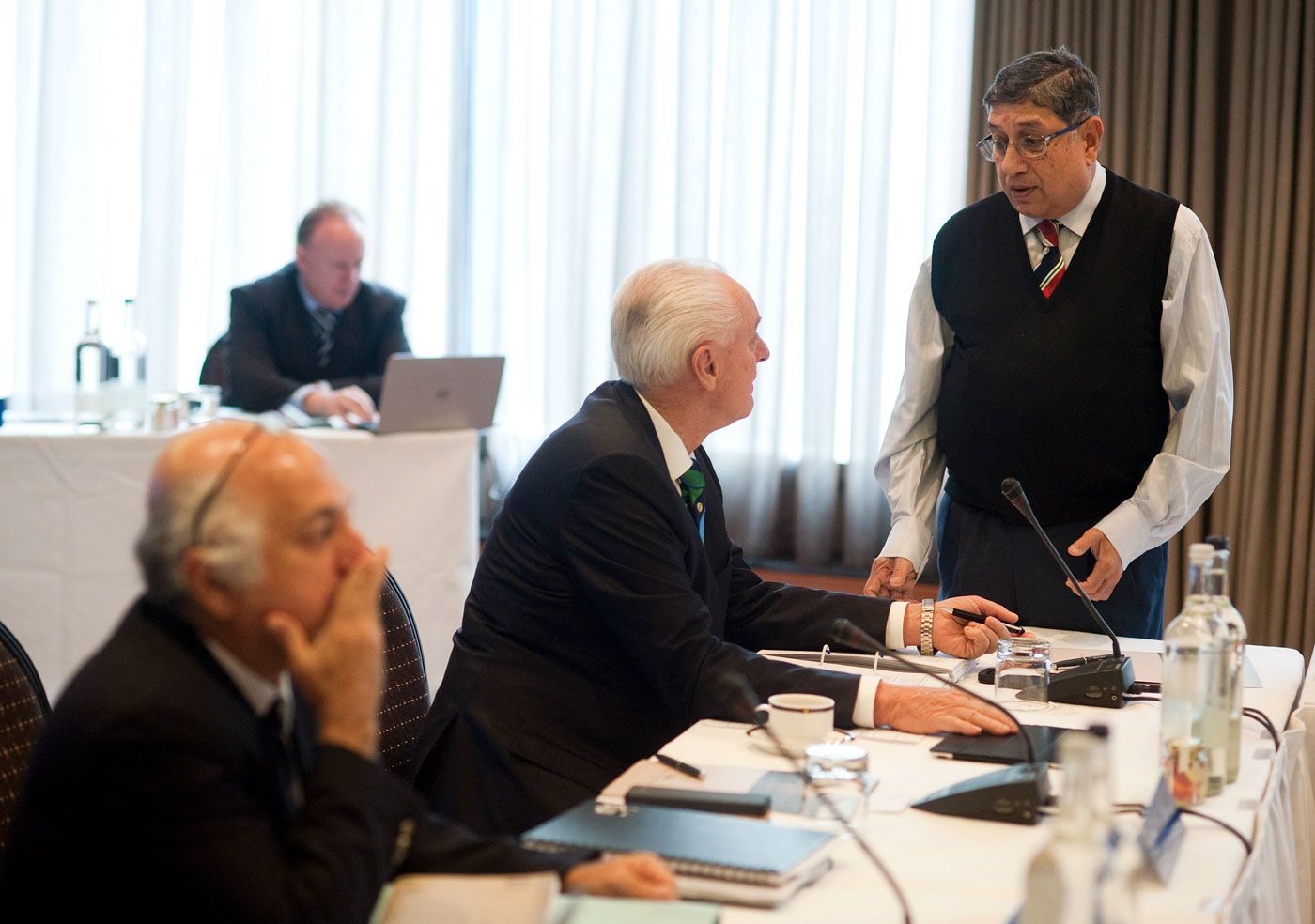 Cricket Australia chairman Wally Edwards talks to BCCI president N Srinivasan