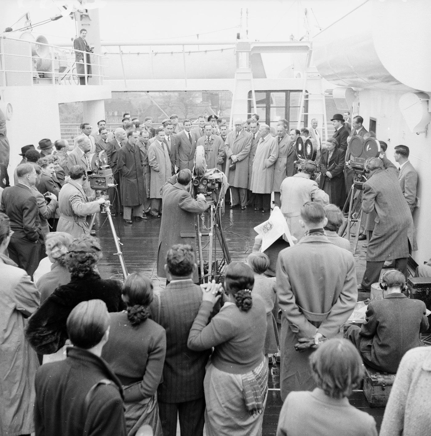 Australian captain Ian Johnson and his team are welcomed on their arrival in Tilbury