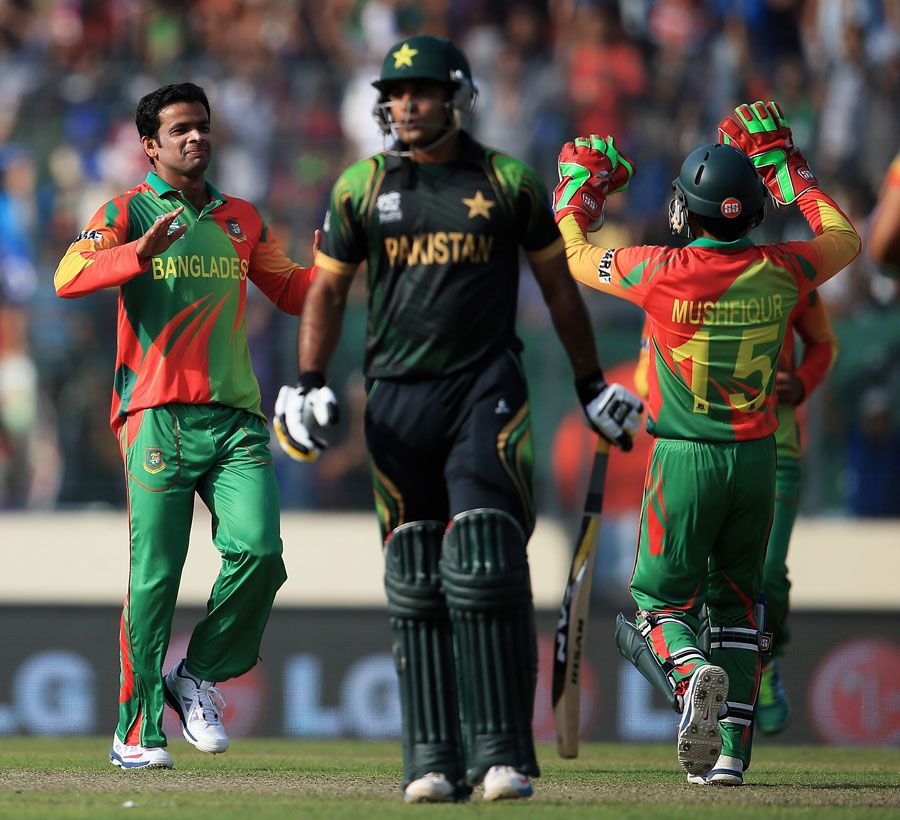 Abdur Razzak celebrates the wicket of Mohammad Hafeez