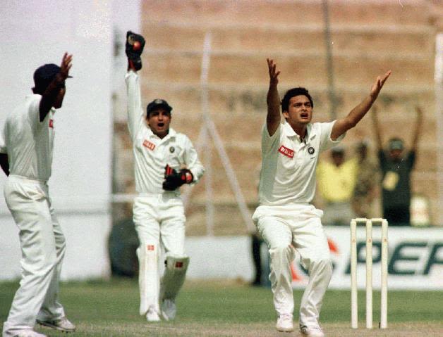 David Johnson and Nayan Mongia appeal for a catch behind the wicket