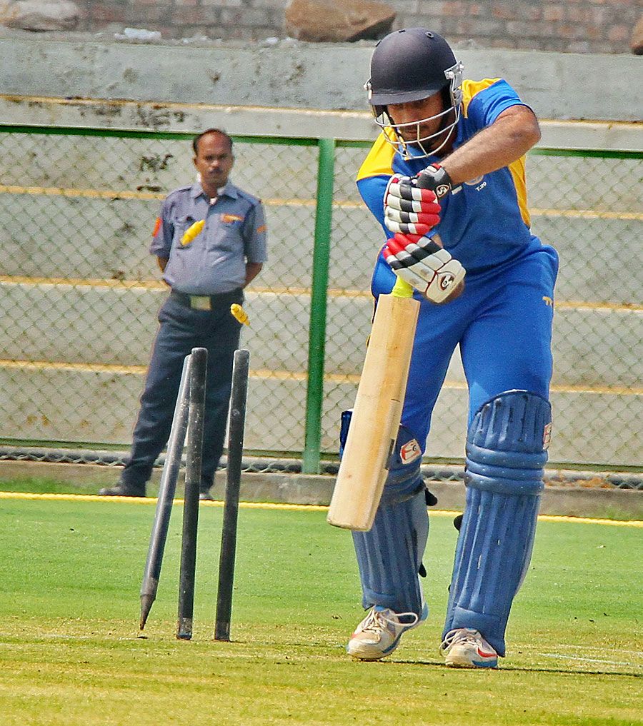 Hanuma Vihari loses his off stump to D Shivkumar