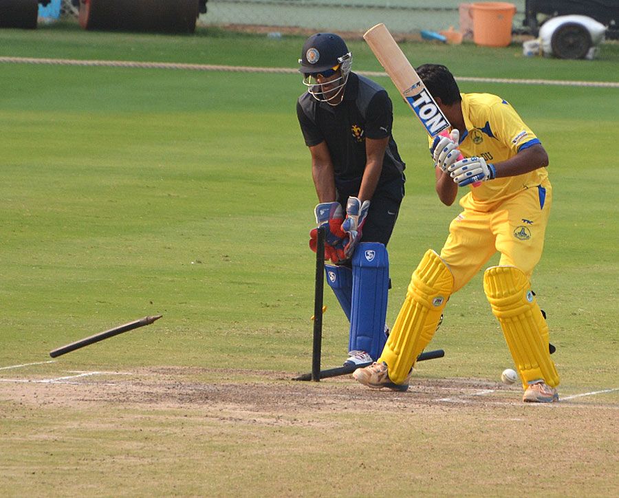 Amit Verma makes a mess of M Prabhu's stumps