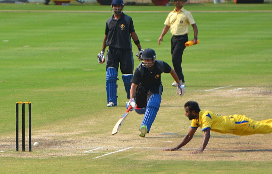 Yo Mahesh takes aim as Karun Nair struggles to make his ground