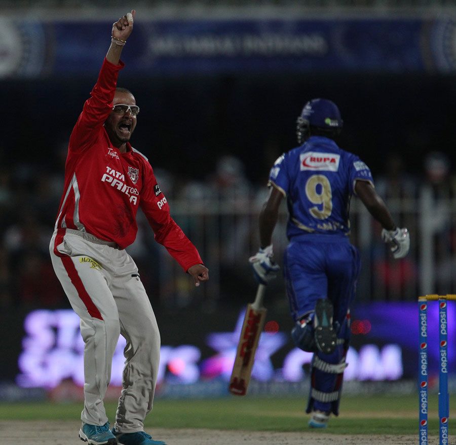 Murali Kartik trapped Abhishek Nayar lbw
