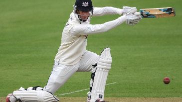 Tavaré begins festival with third ton