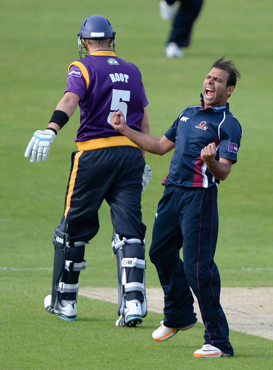 Azharullah removed Joe Root lbw