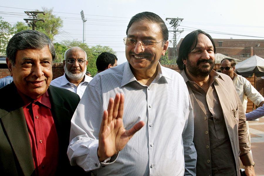 Zaka Ashraf arrives at the PCB office after being reinstated as chairman