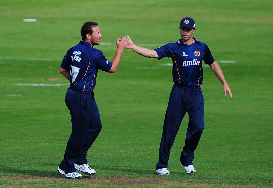 Graeme Napier gets a high five from Mark Pettini