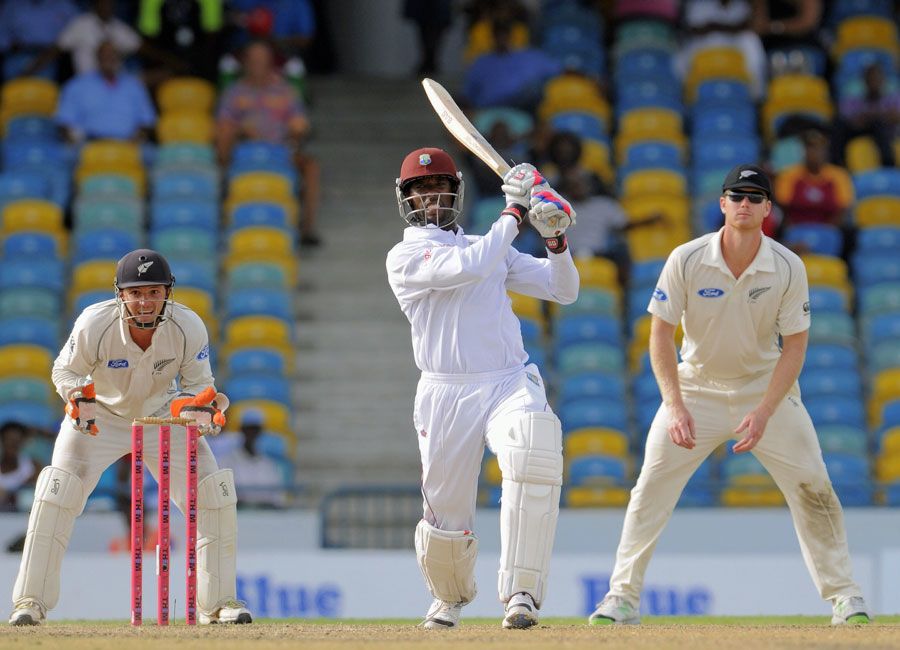 Shane Shillingford scored a stubborn 30