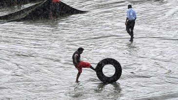 Rain forces abandonment after Rafiq fifty