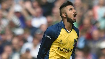 Javid sees Bears into NatWest Blast final