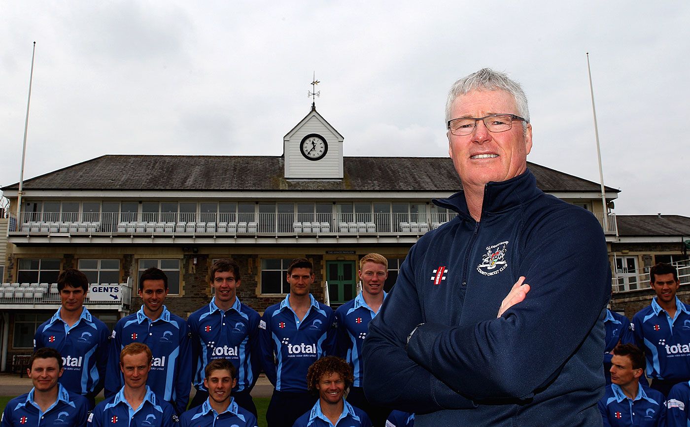 John Bracewell poses with the Gloucestershire players
