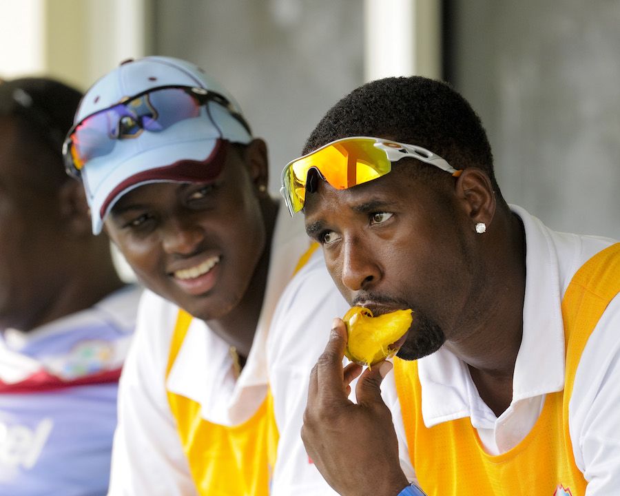 Shane Shillingford eats a mango
